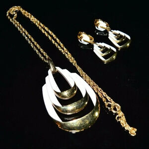 VTG 1950's CROWN TRIFARI White Enamel Gold Tone